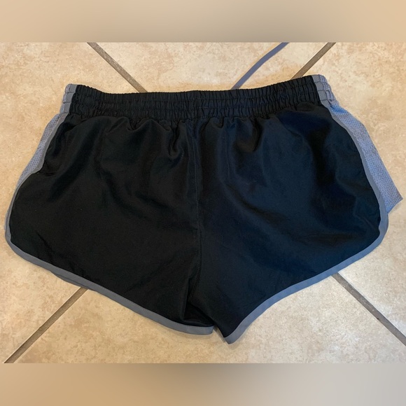 SO Gray and Black Shorts. Size: XS - Picture 2 of 5